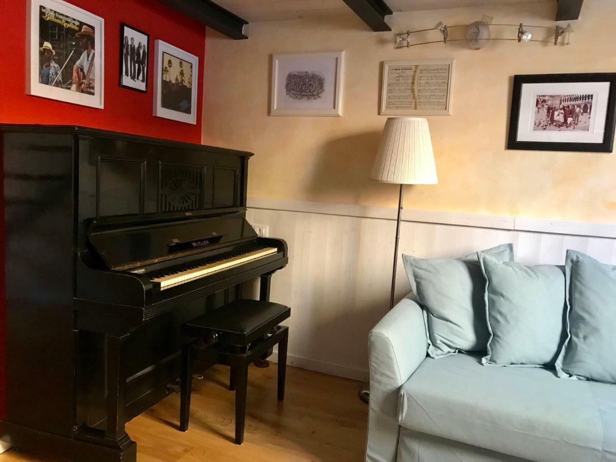 The Pianist S House In The Heart Of Bologna Apartment Exterior photo